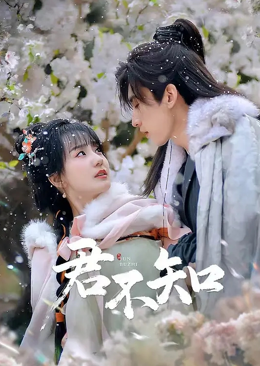 漂亮妹子和闺蜜姐妹俩拿道具相互玩 - 蝙蝠视频海报